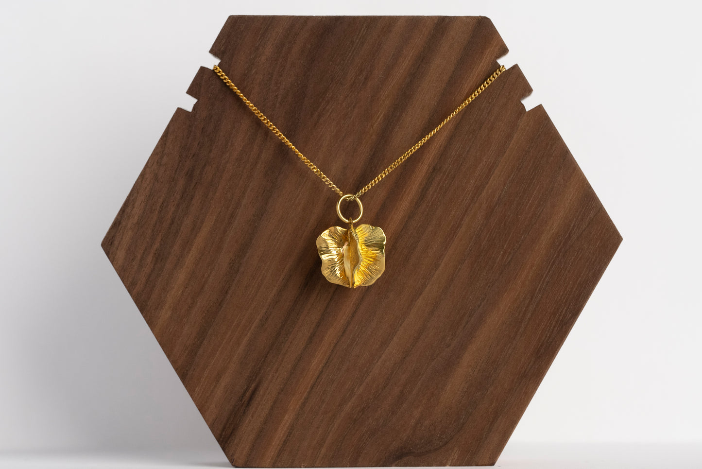 Medium Bushwillow pendant - Gold