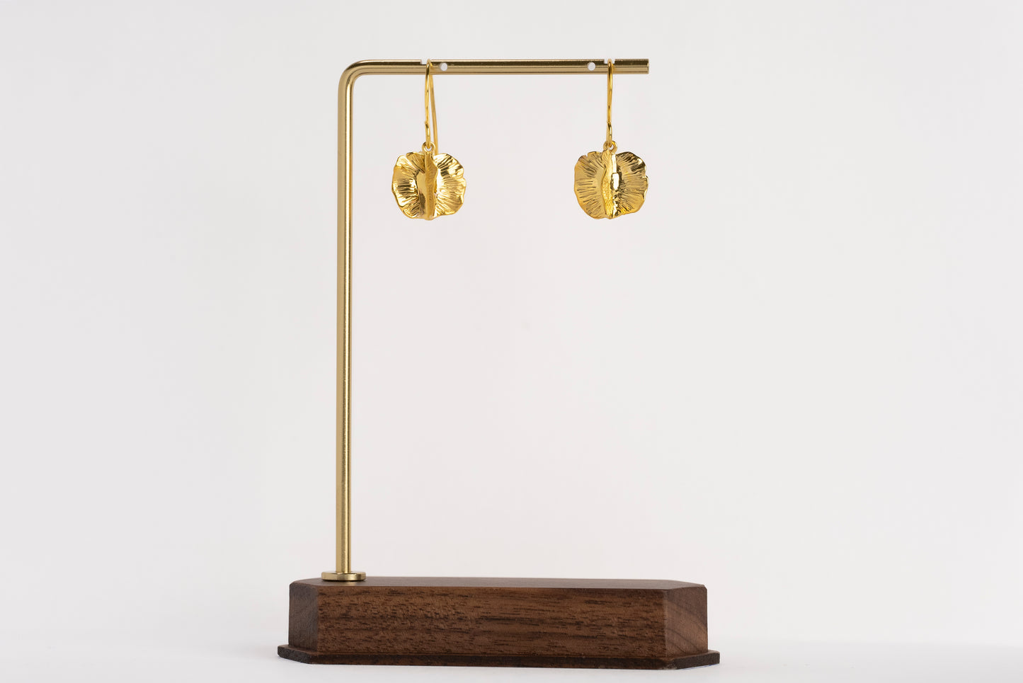 Small Bushwillow drop on hook - Gold