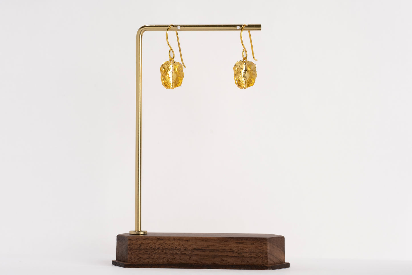 Small Bushwillow drop on hook - Gold