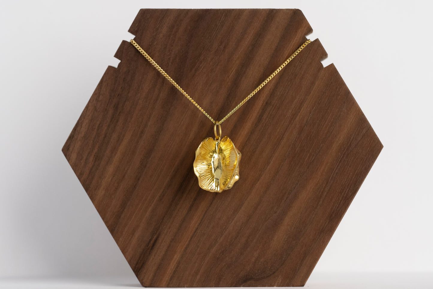 Large Bushwillow drop pendant - Gold