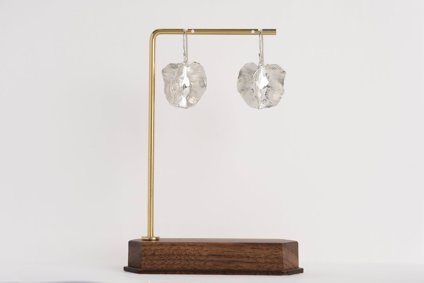 Large Bushwillow drop on hook - Platinum