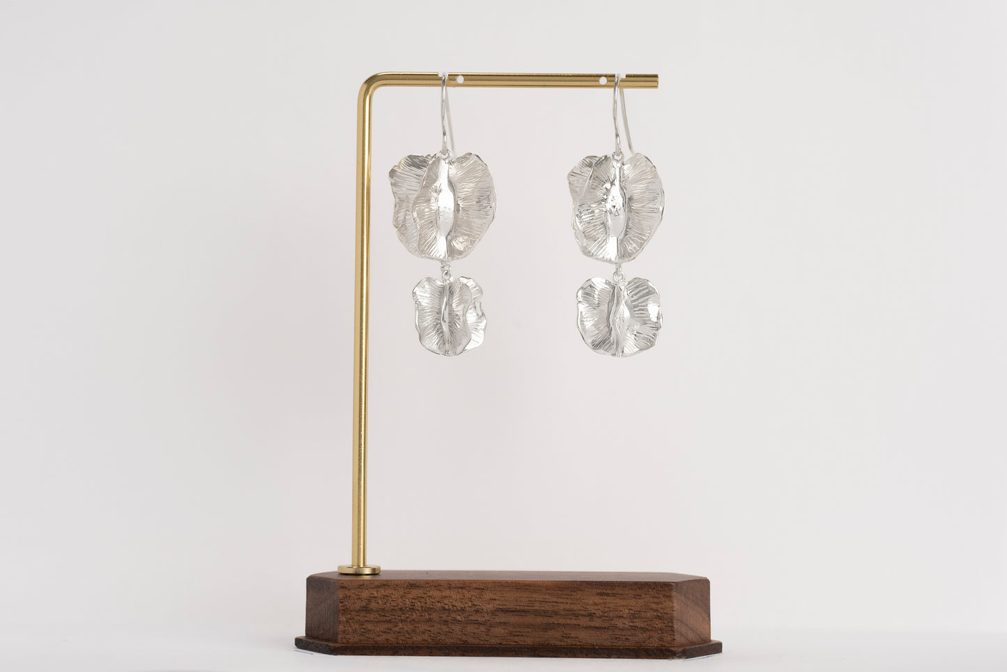Duo Large with Medium Bushwillow on hook - Platinum