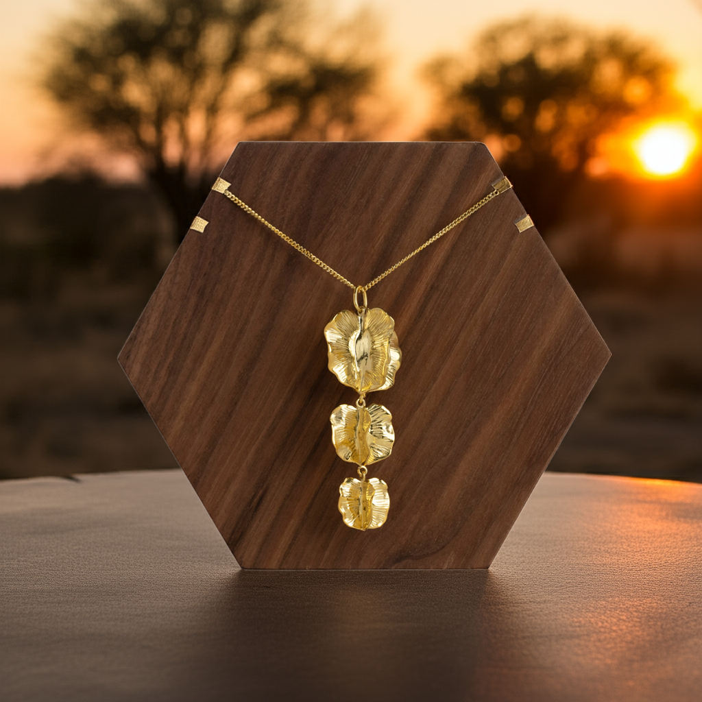 Bushwillow Three piece pendant - Gold