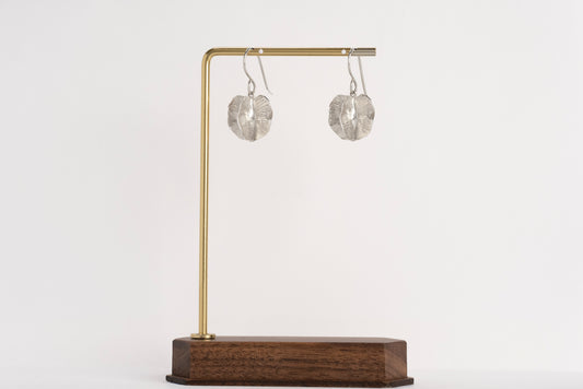 Medium Bushwillow drop on hook - Platinum
